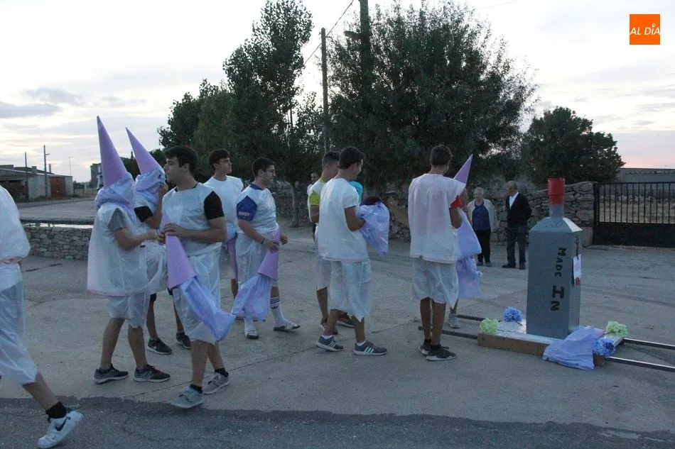 Foto 8 - Las pe&ntilde;as marcan el inicio de las fiestas de Las Madrinas en Fuentes de Masueco  