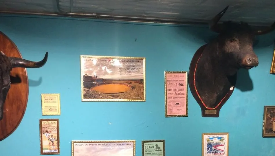 Cuadros de Béjar colgados en el museo taurino de Acho