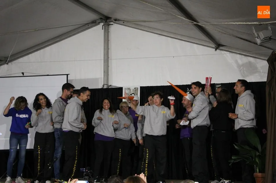 Foto 5 - El preg&oacute;n de La B&aacute;scula y el teatro de La Zarzalera marcan el inicio de las fiestas en La Zarza...