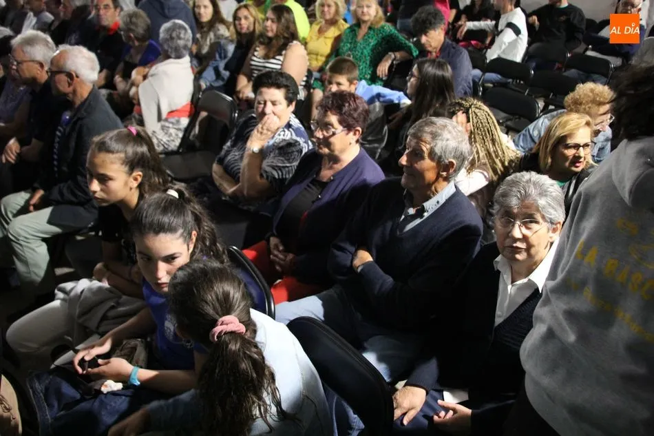Foto 3 - El preg&oacute;n de La B&aacute;scula y el teatro de La Zarzalera marcan el inicio de las fiestas en La Zarza...