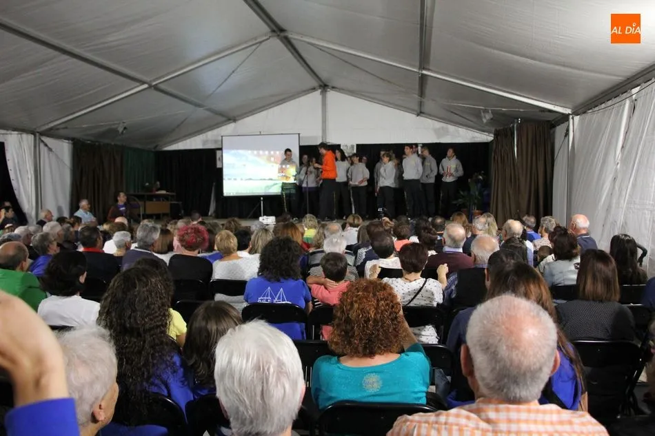 Foto 2 - El preg&oacute;n de La B&aacute;scula y el teatro de La Zarzalera marcan el inicio de las fiestas en La Zarza...