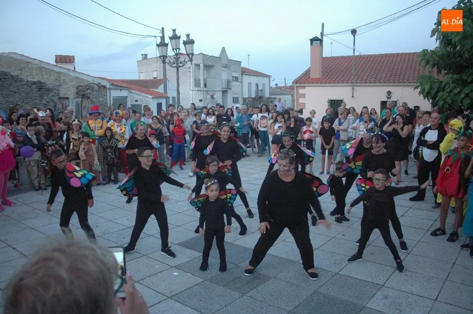 Foto 10 - El desfile de disfraces anima las fiestas de agosto en Almendra  
