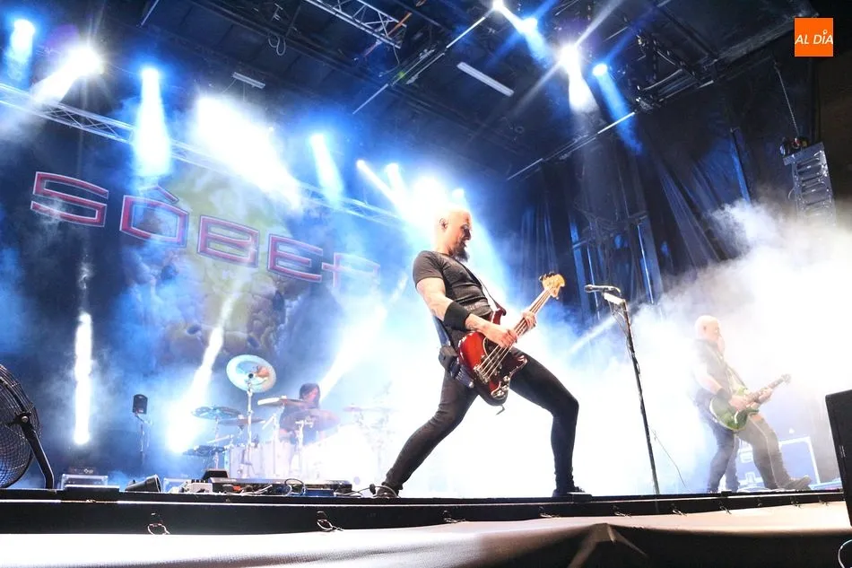 Foto 7 - El rock metal de S&ocirc;ber resuena en el primer concierto de las fiestas