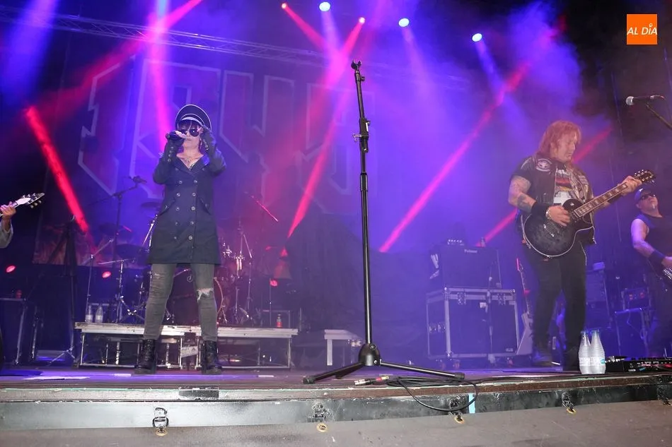 Foto 5 - El rock metal de S&ocirc;ber resuena en el primer concierto de las fiestas