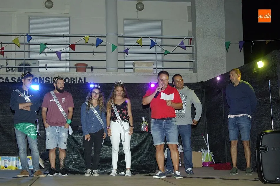 El alcalde Fran Bernal durante su intervención delante de la Corte de Honor de las fiestas | Fotos Adrián Martín