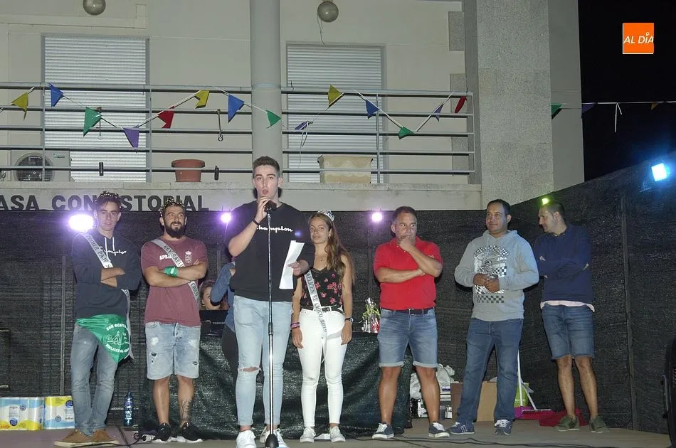 Foto 11 - Adri&aacute;n S&aacute;nchez y Laia Casta&ntilde;o, elegidos Rey y Reina de las fiestas de Saelices  