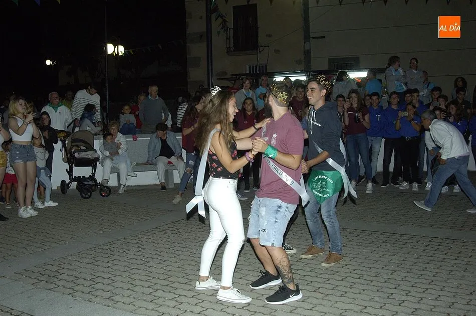 Foto 7 - Adri&aacute;n S&aacute;nchez y Laia Casta&ntilde;o, elegidos Rey y Reina de las fiestas de Saelices  
