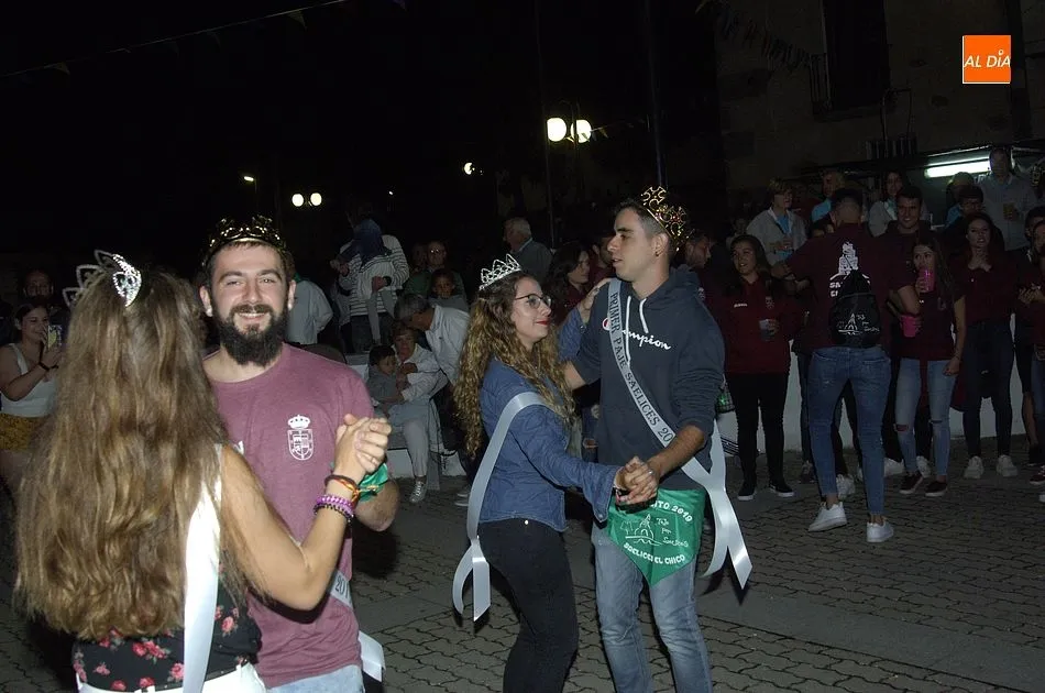 Foto 6 - Adri&aacute;n S&aacute;nchez y Laia Casta&ntilde;o, elegidos Rey y Reina de las fiestas de Saelices  