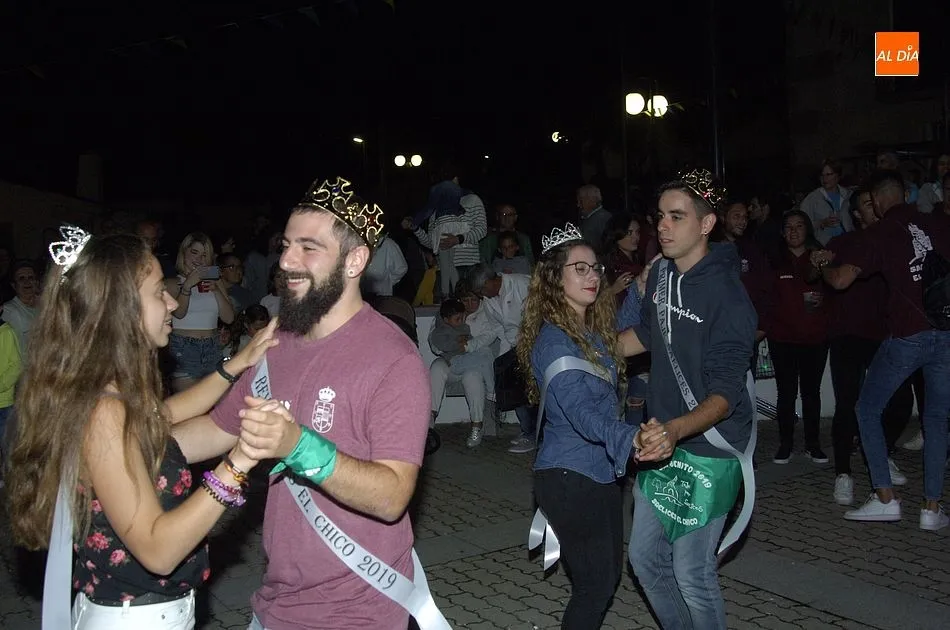 Foto 5 - Adri&aacute;n S&aacute;nchez y Laia Casta&ntilde;o, elegidos Rey y Reina de las fiestas de Saelices  