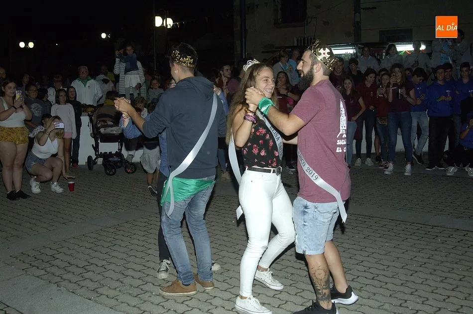 Foto 3 - Adri&aacute;n S&aacute;nchez y Laia Casta&ntilde;o, elegidos Rey y Reina de las fiestas de Saelices  