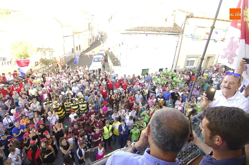 Foto 7 - Las pe&ntilde;as llenan de colorido el arranque oficial de las fiestas de El Bod&oacute;n  