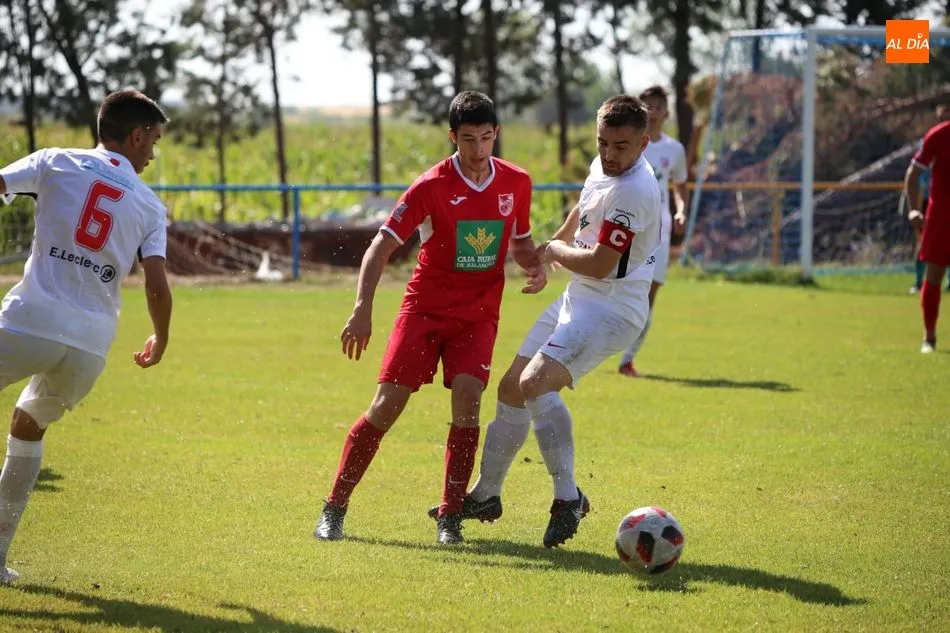 Foto 6 - El Santa Marta no tiene piedad y arrolla al Navega (4-0)