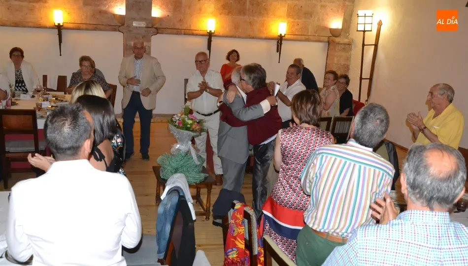 Foto 4 - Los Mirobrigenses Ausentes homenajean a Ram&oacute;n Masegosa con la Coral como invitada especial