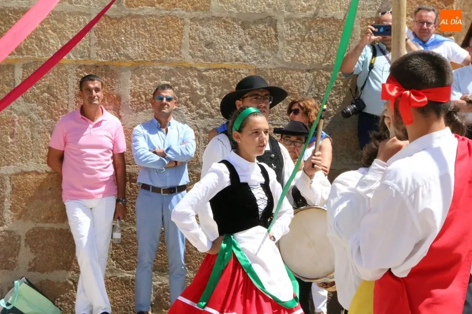Foto 11 - Las danzas de &lsquo;paleos&rsquo; y el cord&oacute;n ponen la nota tradicional a los actos en honor a San...