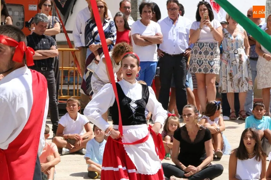 Foto 10 - Las danzas de &lsquo;paleos&rsquo; y el cord&oacute;n ponen la nota tradicional a los actos en honor a San...