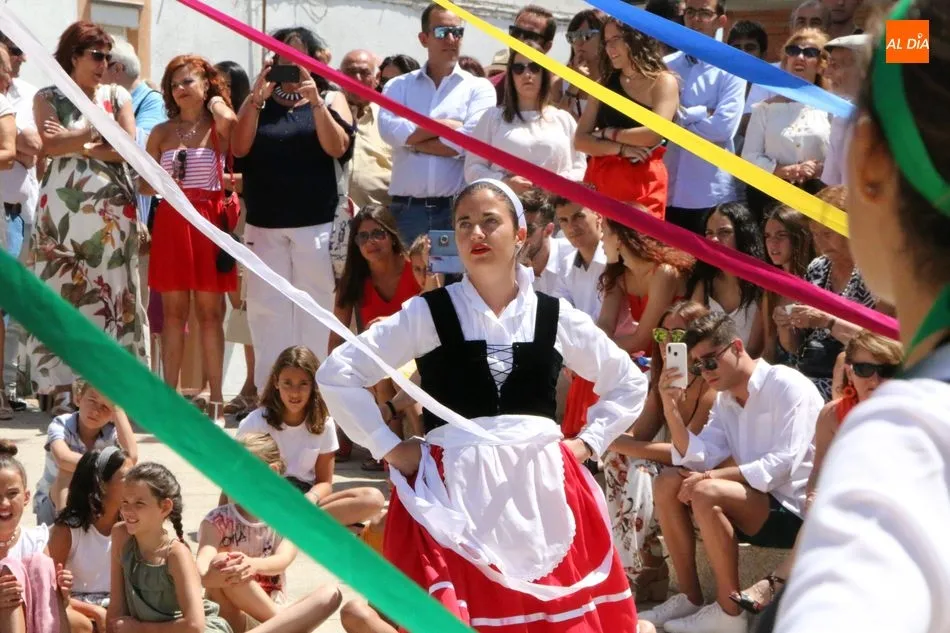 Foto 9 - Las danzas de &lsquo;paleos&rsquo; y el cord&oacute;n ponen la nota tradicional a los actos en honor a San...