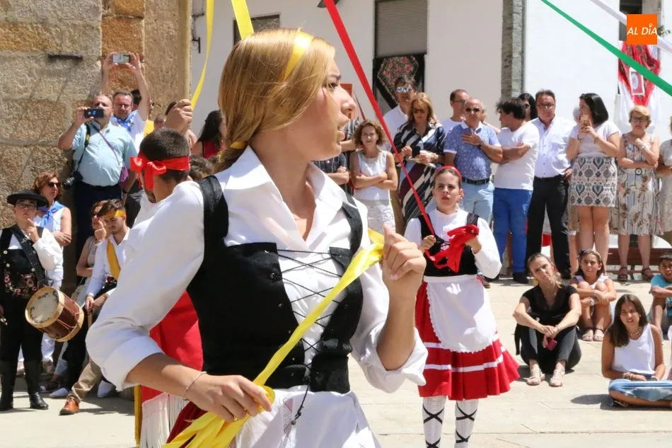 Foto 7 - Las danzas de &lsquo;paleos&rsquo; y el cord&oacute;n ponen la nota tradicional a los actos en honor a San...