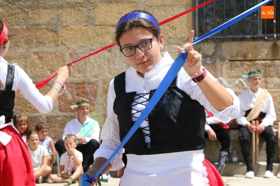 Foto 6 - Las danzas de &lsquo;paleos&rsquo; y el cord&oacute;n ponen la nota tradicional a los actos en honor a San...