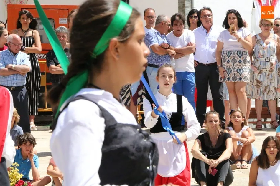 Foto 4 - Las danzas de &lsquo;paleos&rsquo; y el cord&oacute;n ponen la nota tradicional a los actos en honor a San...