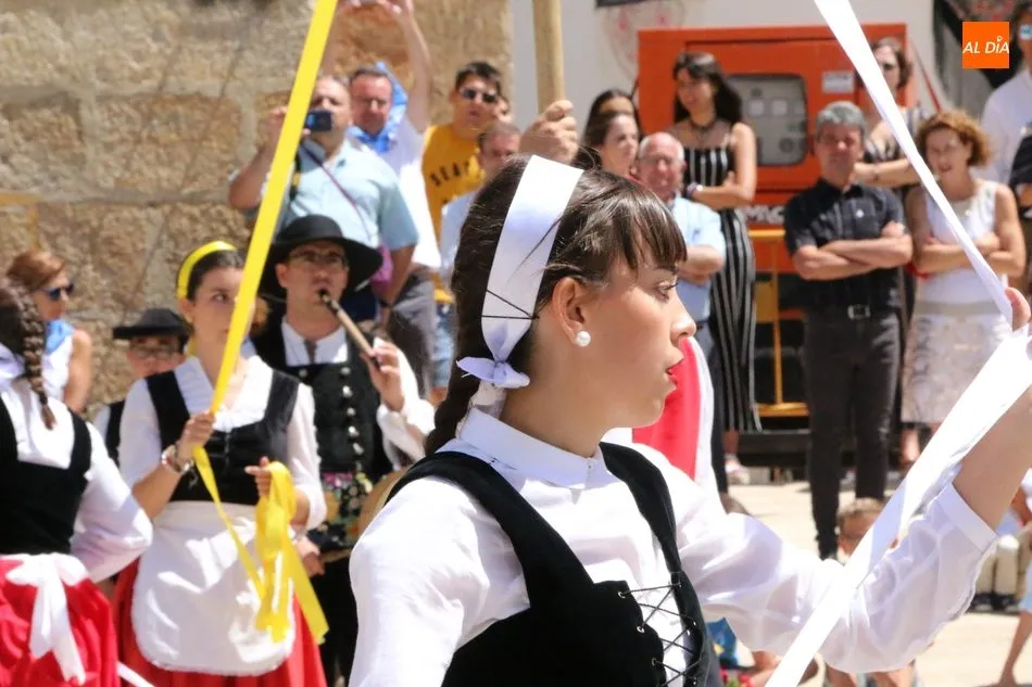 Foto 2 - Las danzas de &lsquo;paleos&rsquo; y el cord&oacute;n ponen la nota tradicional a los actos en honor a San...