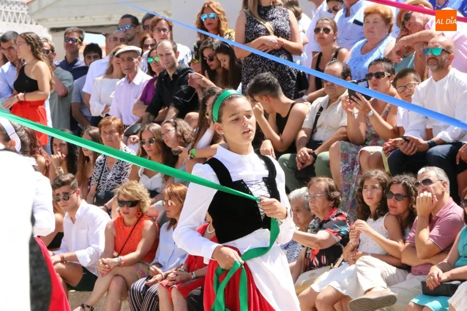 Foto 3 - Las danzas de &lsquo;paleos&rsquo; y el cord&oacute;n ponen la nota tradicional a los actos en honor a San...