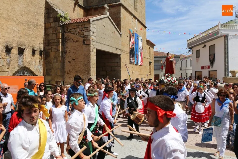 Foto 3 - La Zarza de Pumareda arropa a San Lorenzo con los bailes&nbsp;de La Zarzalera  
