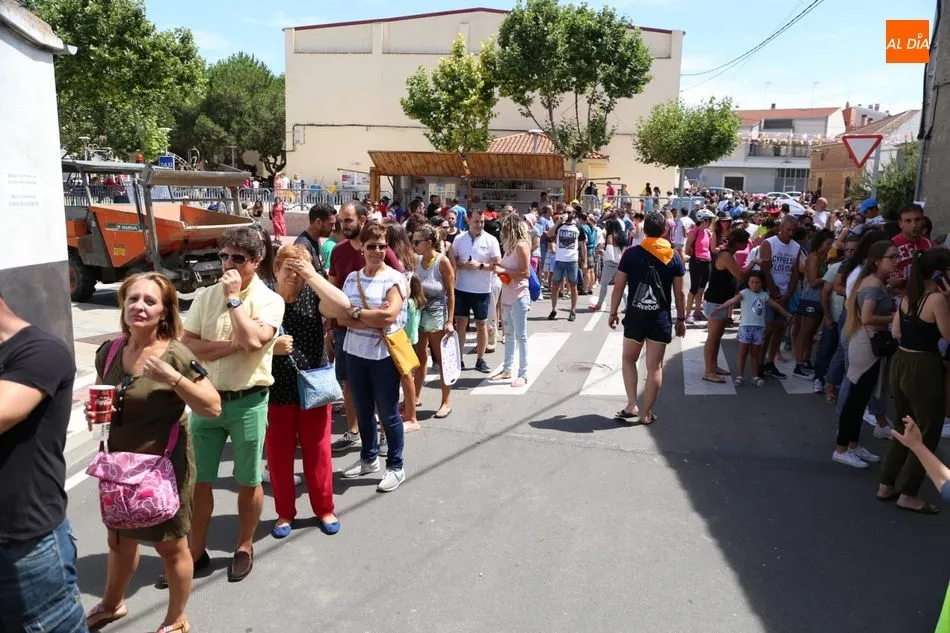 Foto 3 - La paellada hace las delicias de los vecinos de Castellanos de Moriscos