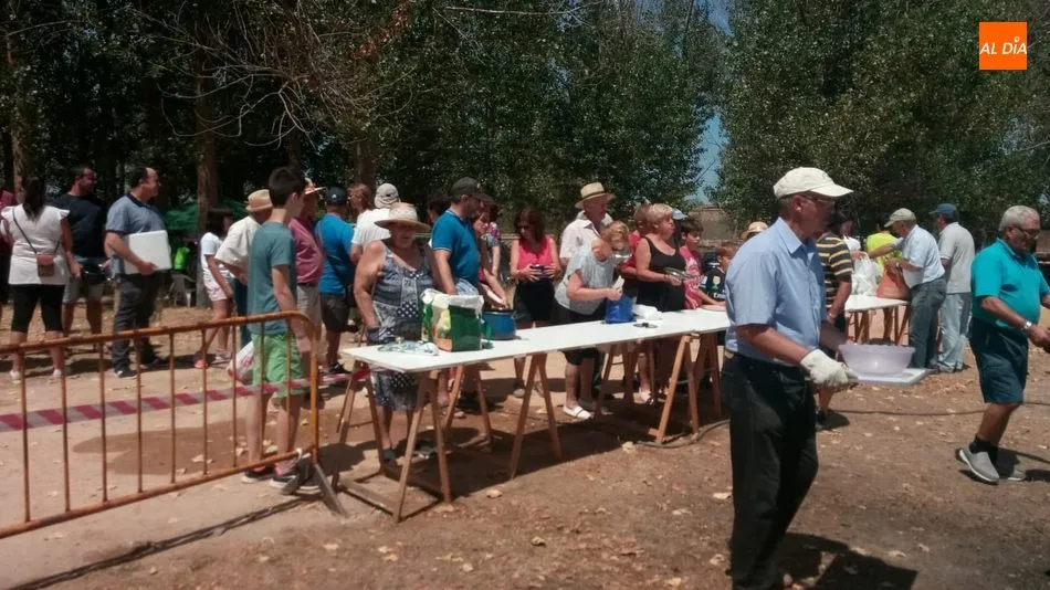 Foto 11 - La Asociaci&oacute;n de Cazadores de Sobradillo invita a los vecinos a carne con patatas  