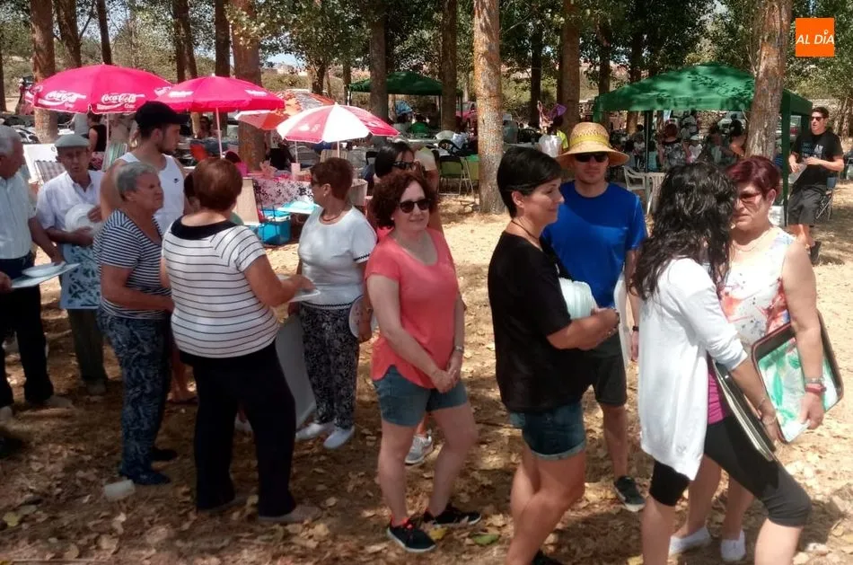 Foto 9 - La Asociaci&oacute;n de Cazadores de Sobradillo invita a los vecinos a carne con patatas  