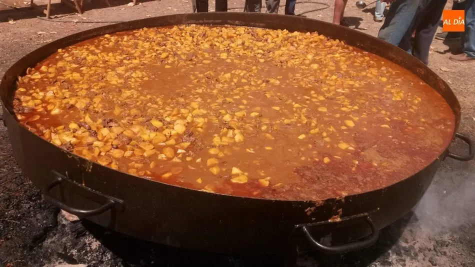 Foto 8 - La Asociaci&oacute;n de Cazadores de Sobradillo invita a los vecinos a carne con patatas  