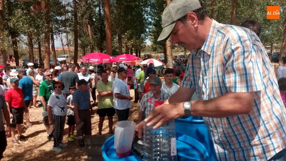 Foto 7 - La Asociaci&oacute;n de Cazadores de Sobradillo invita a los vecinos a carne con patatas  