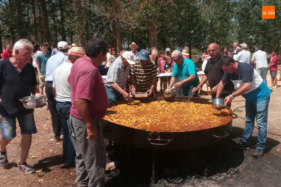 Foto 6 - La Asociaci&oacute;n de Cazadores de Sobradillo invita a los vecinos a carne con patatas  