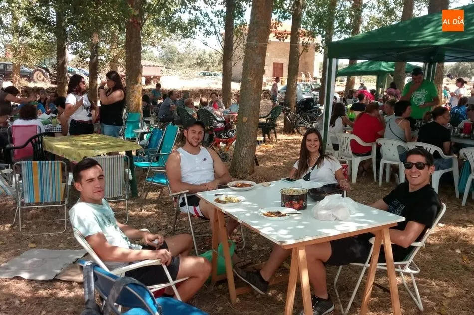 Foto 4 - La Asociaci&oacute;n de Cazadores de Sobradillo invita a los vecinos a carne con patatas  