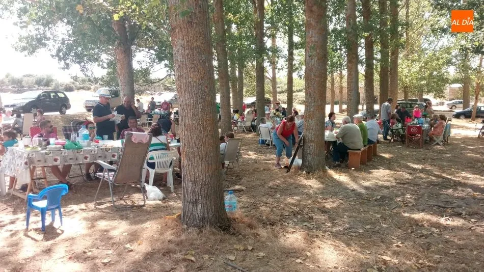 Foto 3 - La Asociaci&oacute;n de Cazadores de Sobradillo invita a los vecinos a carne con patatas  