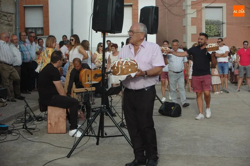 Foto 11 - La Virgen de la Pe&ntilde;a de Francia recibe en Bermellar cuatro roscas en ofrenda  