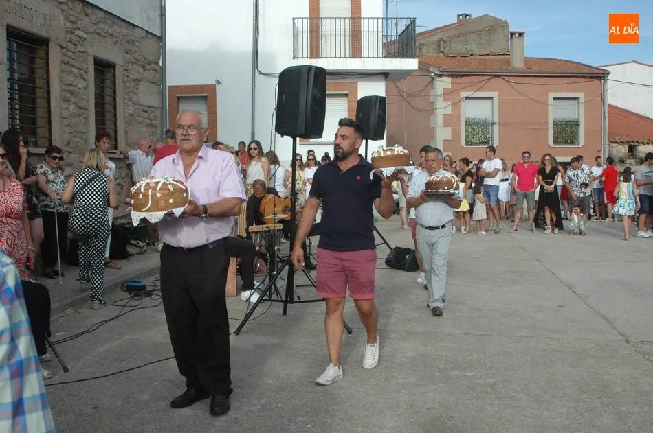 Foto 10 - La Virgen de la Pe&ntilde;a de Francia recibe en Bermellar cuatro roscas en ofrenda  