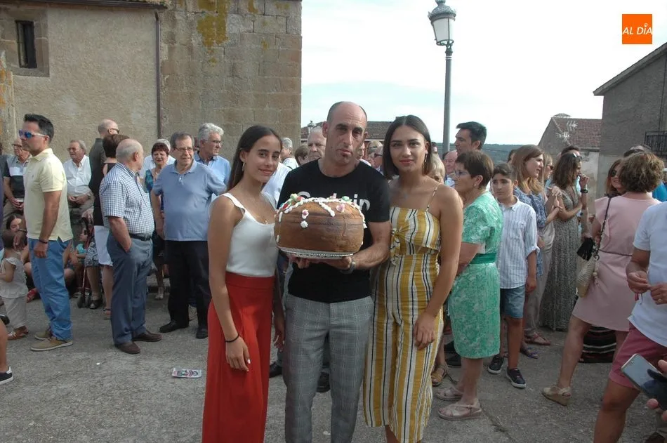 Foto 6 - La Virgen de la Pe&ntilde;a de Francia recibe en Bermellar cuatro roscas en ofrenda  