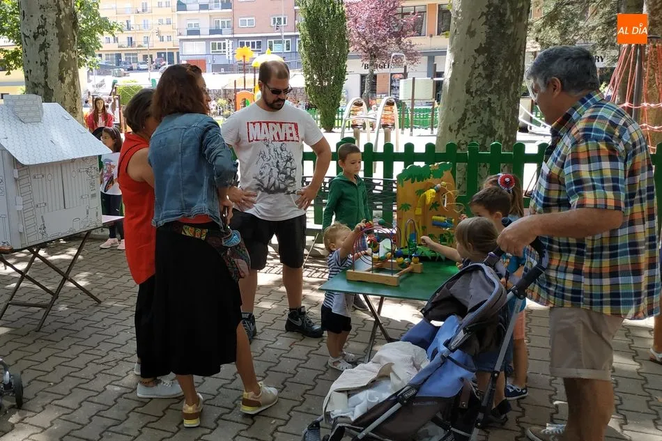 Foto 11 - El Mercado Artesanal Hippie se celebra durante el fin de semana en el parque municipal