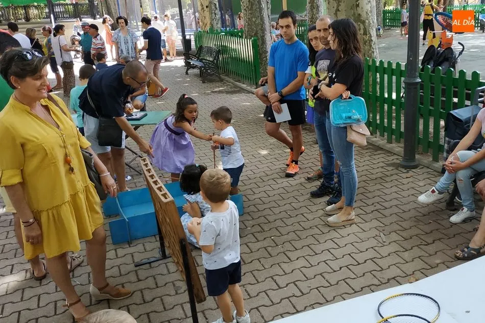 Foto 10 - El Mercado Artesanal Hippie se celebra durante el fin de semana en el parque municipal