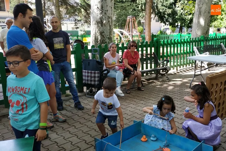 Foto 7 - El Mercado Artesanal Hippie se celebra durante el fin de semana en el parque municipal