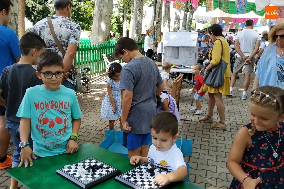 Foto 6 - El Mercado Artesanal Hippie se celebra durante el fin de semana en el parque municipal