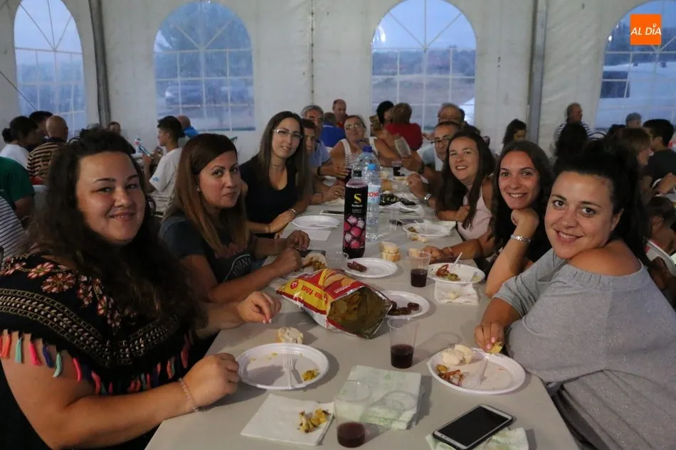 Foto 11 - En Peralejos de Abajo enfilan el final de las fiestas con una paella de cena  