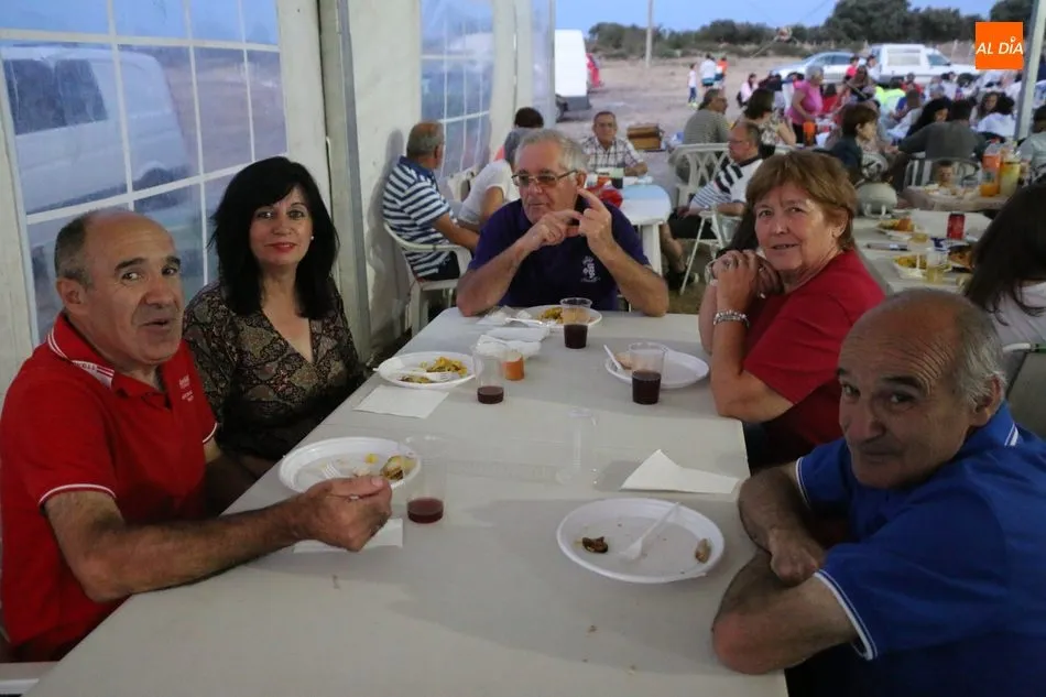 Foto 8 - En Peralejos de Abajo enfilan el final de las fiestas con una paella de cena  