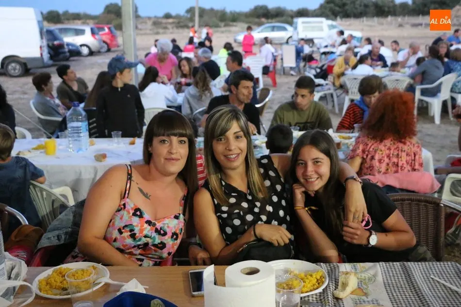 Foto 7 - En Peralejos de Abajo enfilan el final de las fiestas con una paella de cena  