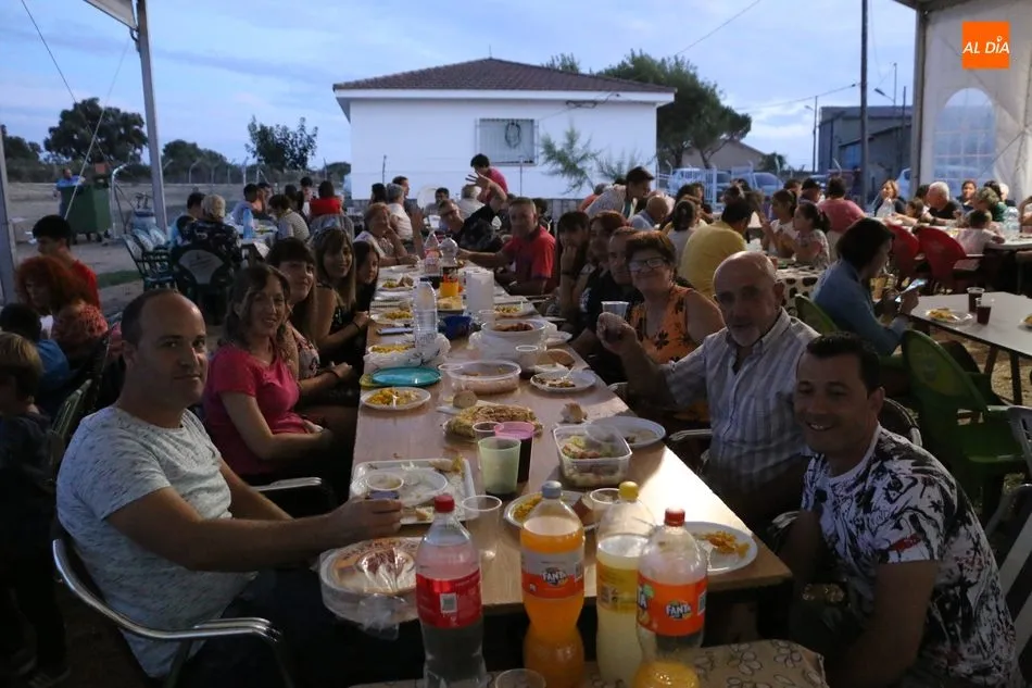 Foto 5 - En Peralejos de Abajo enfilan el final de las fiestas con una paella de cena  
