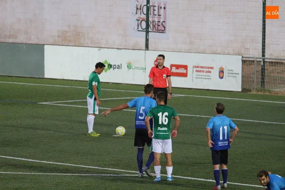Foto 8 - El CD Guijuelo sigue en pruebas y cae derrotado en su presentaci&oacute;n ante Las Rozas (1-3)