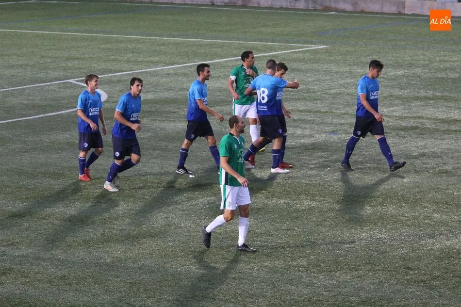 Foto 6 - El CD Guijuelo sigue en pruebas y cae derrotado en su presentaci&oacute;n ante Las Rozas (1-3)