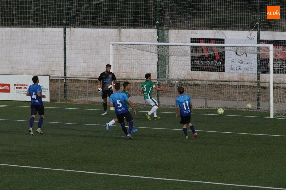 Foto 5 - El CD Guijuelo sigue en pruebas y cae derrotado en su presentaci&oacute;n ante Las Rozas (1-3)