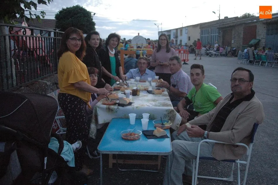 Foto 4 - En Almendra retoman fuerzas con una merienda popular a base de carrilleras ib&eacute;ricas  