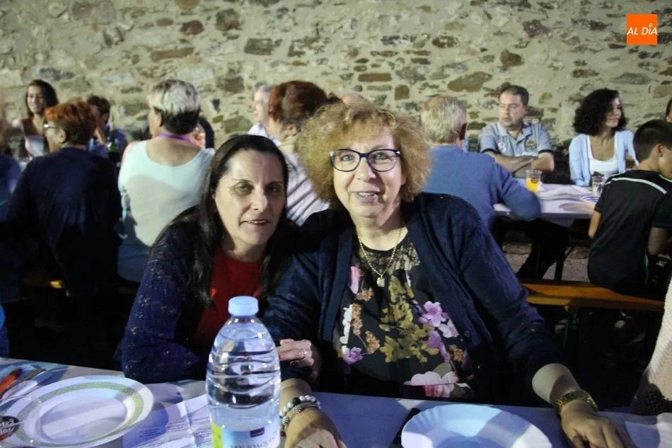 Foto 11 - San Felices de los Gallegos re&uacute;ne a sus vecinos en una cena popular  